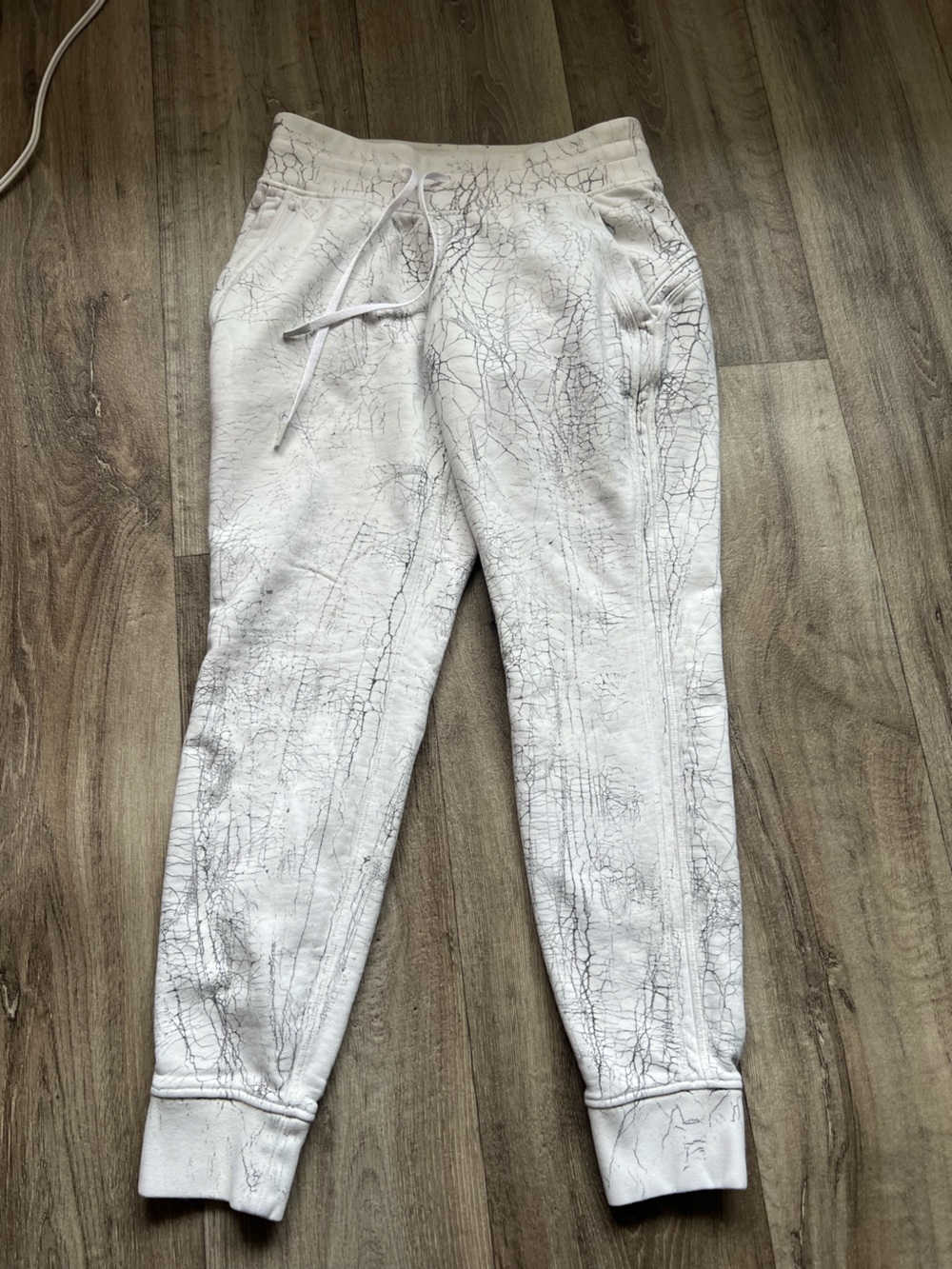 Lululemon Women’s White Marble-Print Jogger Sweatpants